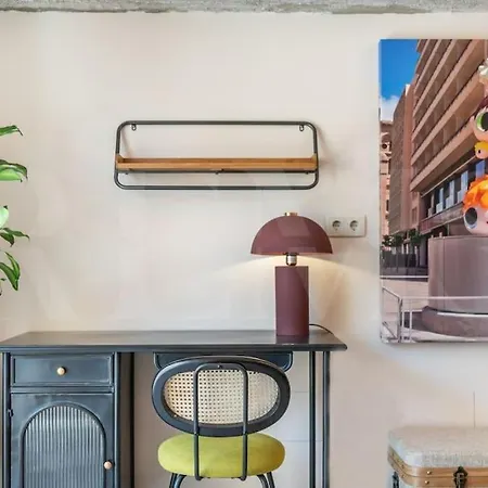 Apartment Pop Art Gem With Paintings By Local Artist By Rems *