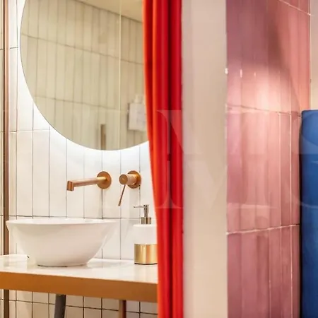 Apartment Pop Art Gem With Paintings By Local Artist By Rems *