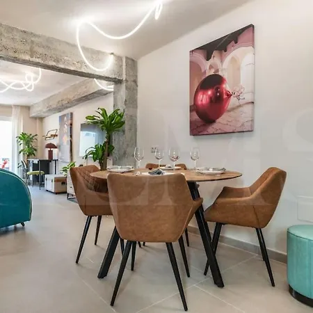 Apartment Pop Art Gem With Paintings By Local Artist By Rems Malaga