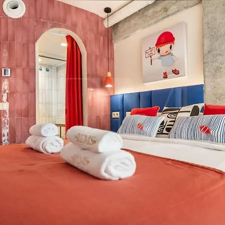 Apartment Pop Art Gem With Paintings By Local Artist By Rems *