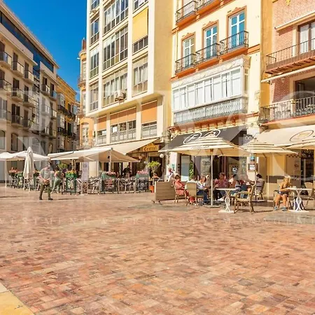 Apartment Pop Art Gem With Paintings By Local Artist By Rems Malaga