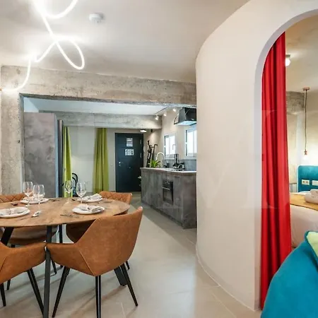 Pop Art Gem With Paintings By Local Artist By Rems Apartment