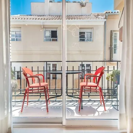 Pop Art Gem With Paintings By Local Artist By Rems Apartment *